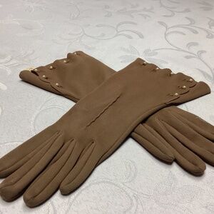 VINTAGE GLOVES with pearls. Must see